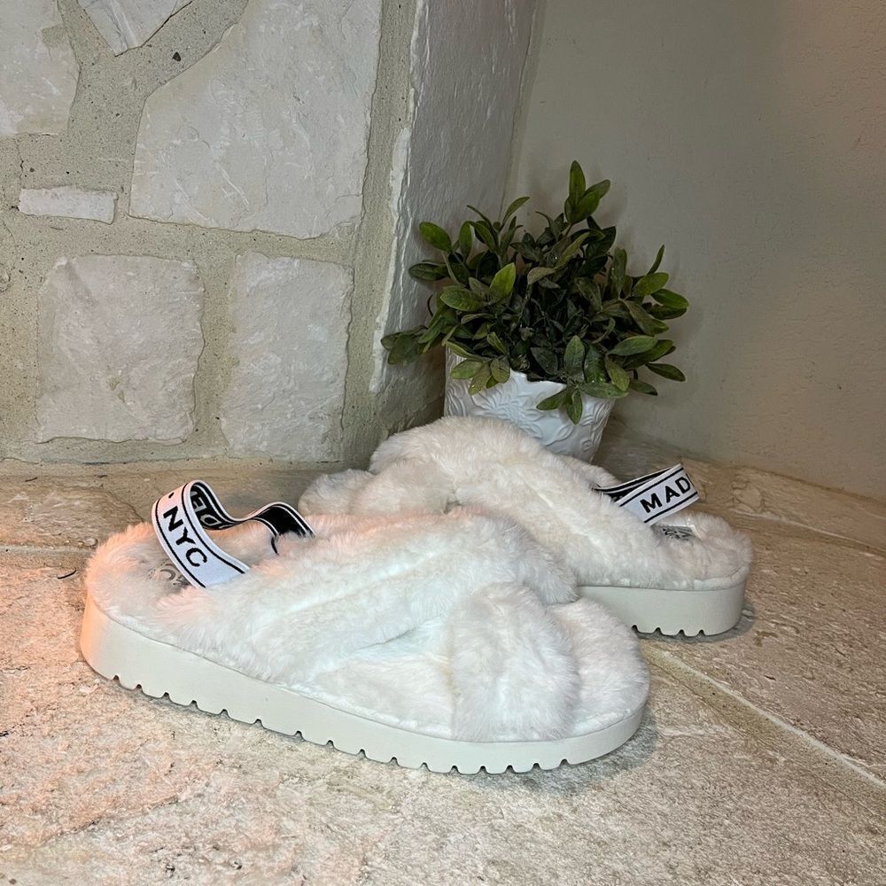 Madden NYC White faux fur Crossband slippers Elastic back strap sz 11